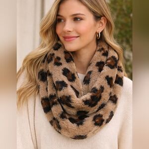 Women’s Leopard Print Faux Fur Infinity Scarf Soft Plush Tan Brown Winter